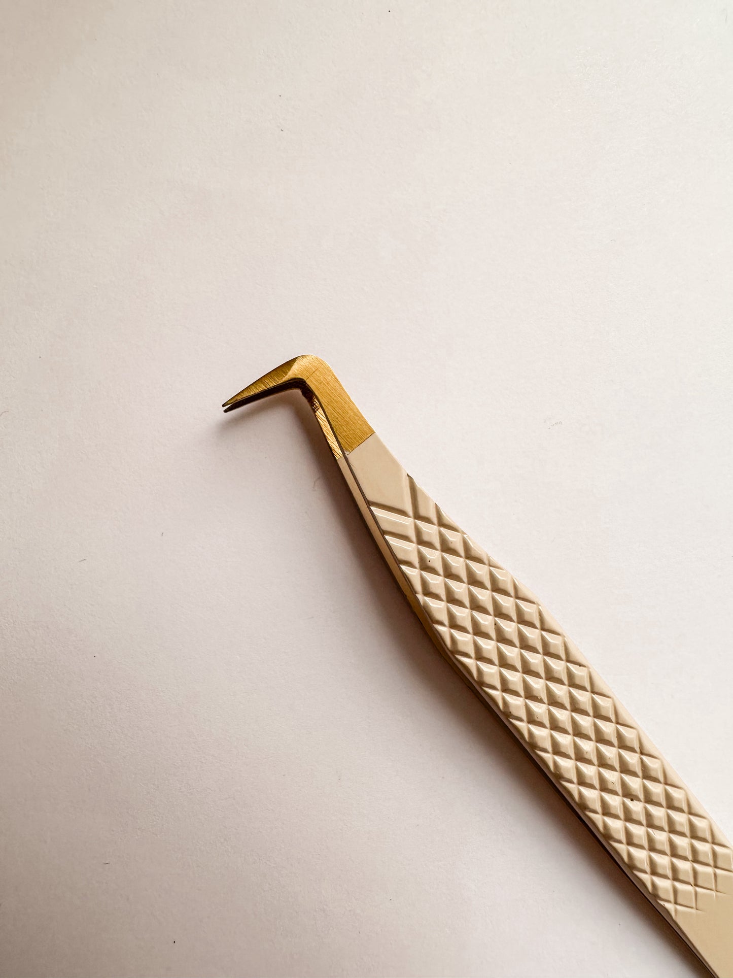 Fiber tip volume tweezer