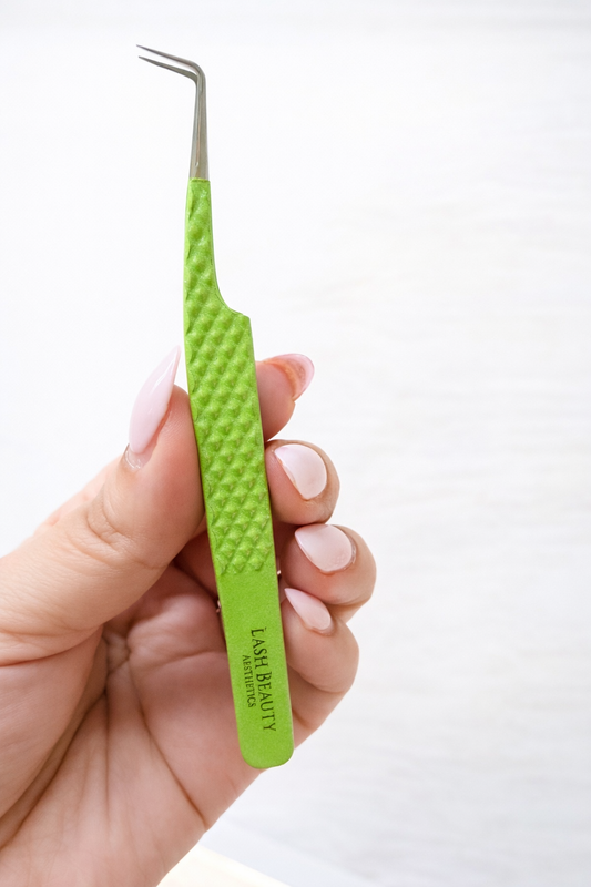 Matcha Muse volume tweezer