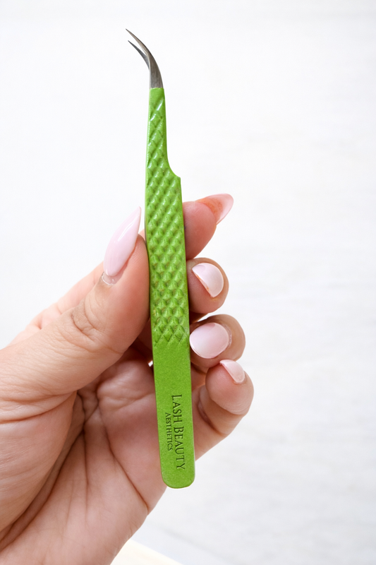 Matcha Muse isolation tweezer